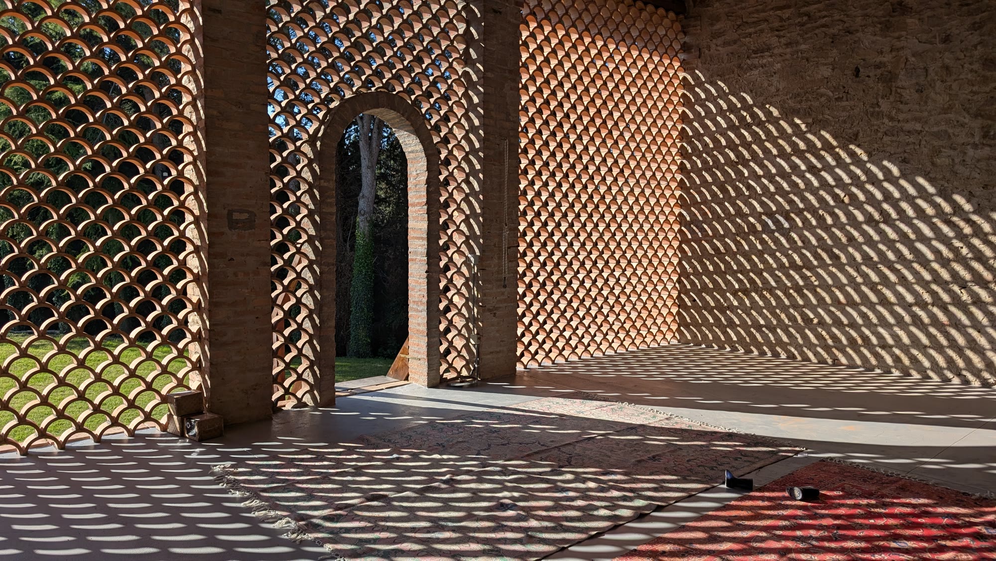 The Vidovina studio with its terracotta wall